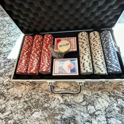 New unopened 300 Chips Poker set With Key Locking Case