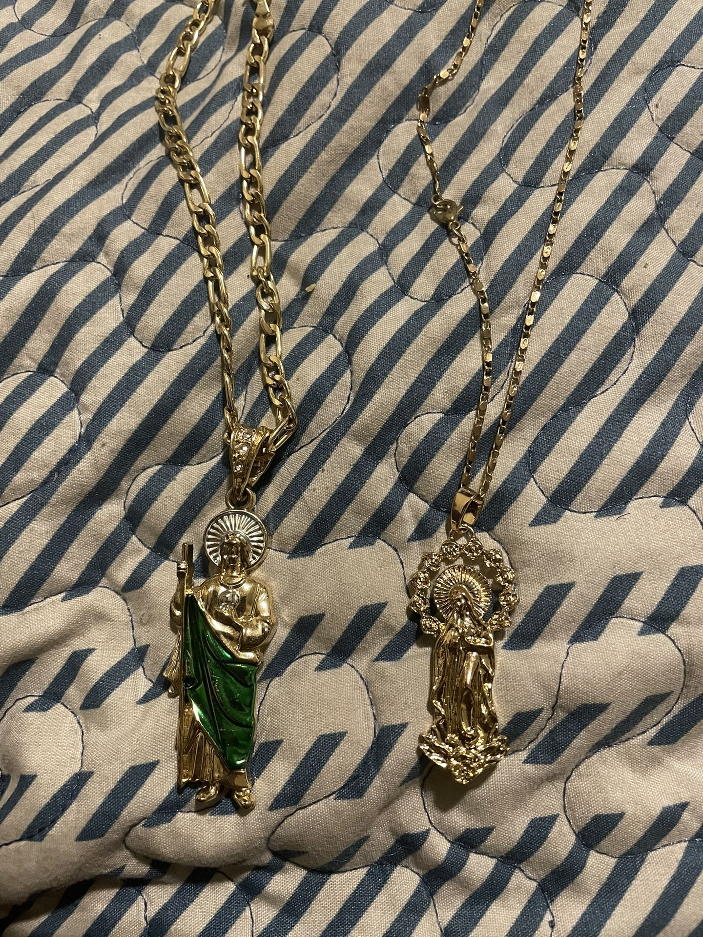GOLD CHAINS 