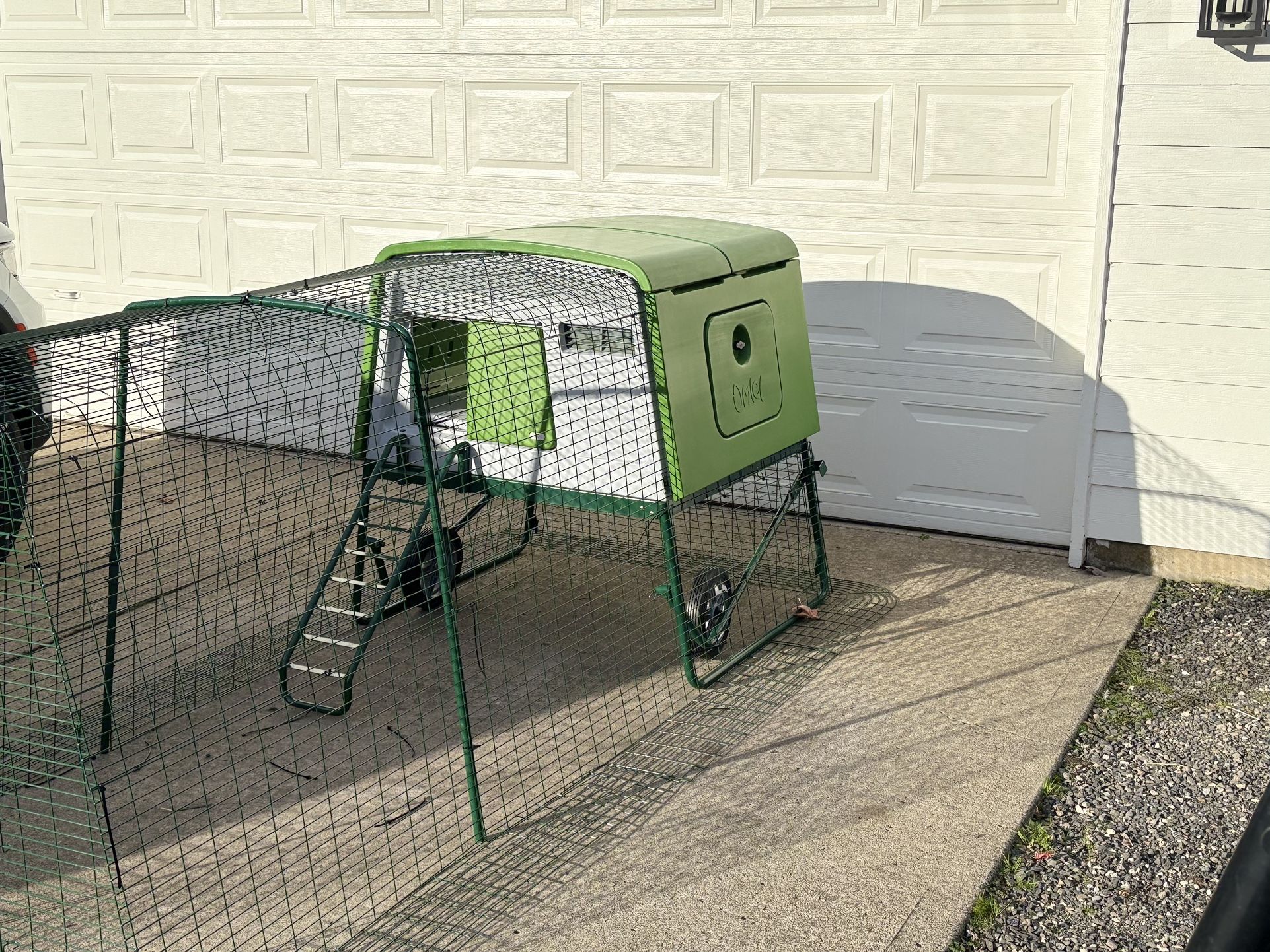 Omlet - Eglu Cube Chicken Coop w/ 9ft Run
