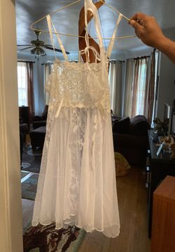 2 piece ladies lingerie Size large white/red