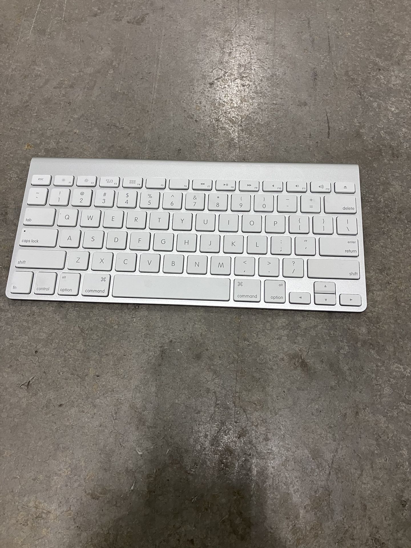 Apple Keyboard Bluetooth 