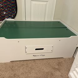 Melissa & Doug Activity table 