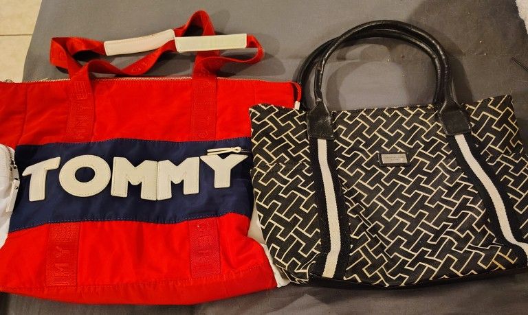 2 Tommy Hilfiger tote bags for one awesome price, both barley used