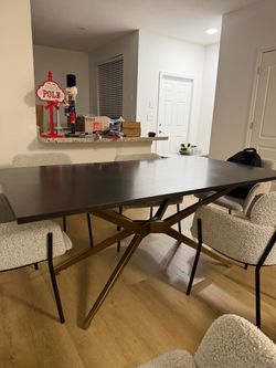 RH dinning table
