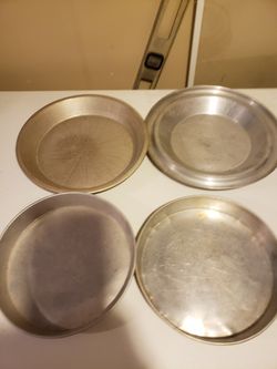 2 Cake Pans and 2 Pie Pans