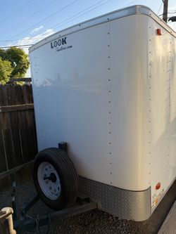 Enclosure trailer