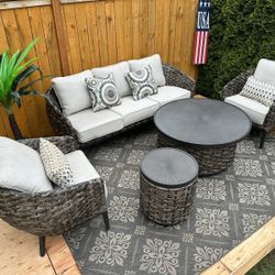 Brand New Outdoor Furniture With Sunbrella Cushions 