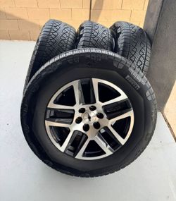 Like New 👍 Chevy Trail Boss Silverado Tahoe Suburban 20" Wheels and Newly Pirelli Tires 💯