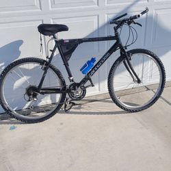 Cannondale M500 Bike.
Used, in fair condition. Ready to ride!

26" Wheel 

$195