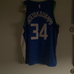 Antetokounmpo 