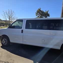 2014 Chevrolet Express LT 3500 3dr Extended Passenger Van w/1LT