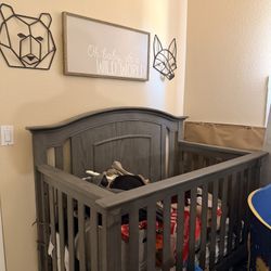 Ozlo Baby Crib In Charcoal Grey Like New