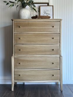 Beautiful Pottery Barn Inspired Chest