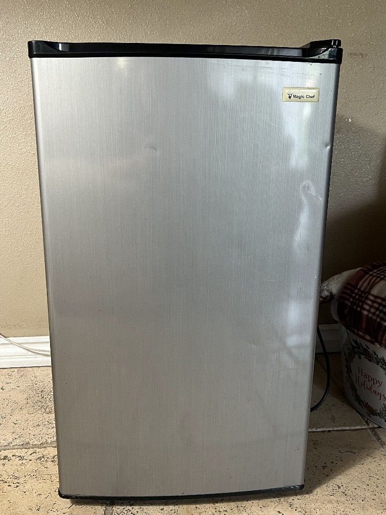 Small Refrigerator Magic Chef