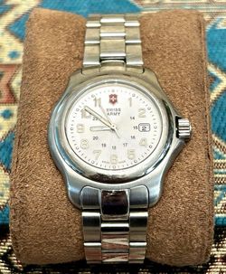 VICTORINOX Swiss Army Officers 24705 Sapphire Women’s 27mm Watch! NEW BATTERY!