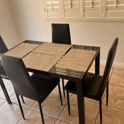 Glass dining table set + 4 Chairs like New 
