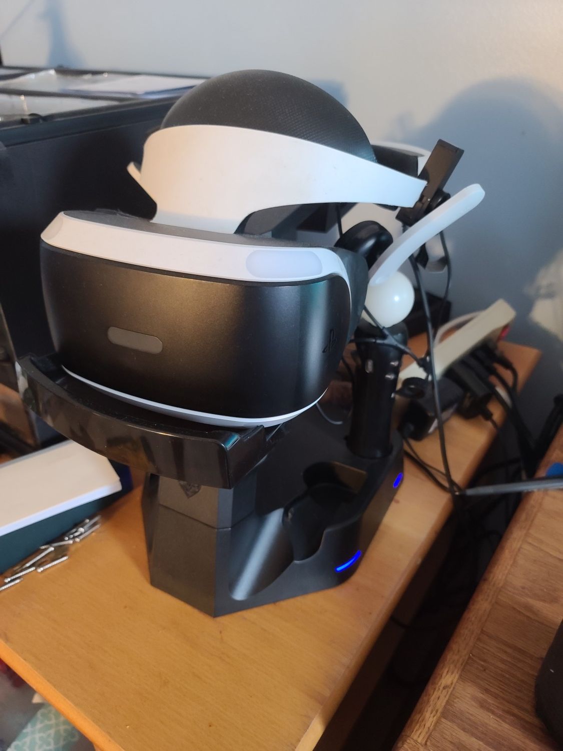 Playstation VR w/ Skyrim and Demo Disc