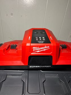 Milwaukee Dual Bay Super Charger