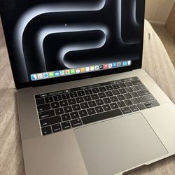 MacBook Pro 2017, 15 Inch With Touch Bar
