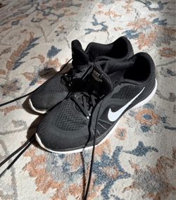 Womans Nikes (9.5)
