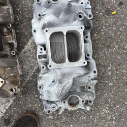 Big box Chevy intake 454 Edelbrock intake manifold