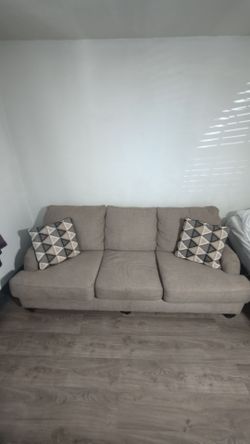 Couch with pull out bed