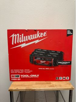 Milwaukee M18 Packout Radio + Charger