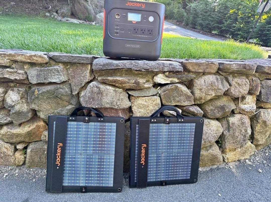 Jackery 2000 V2 Power Station 