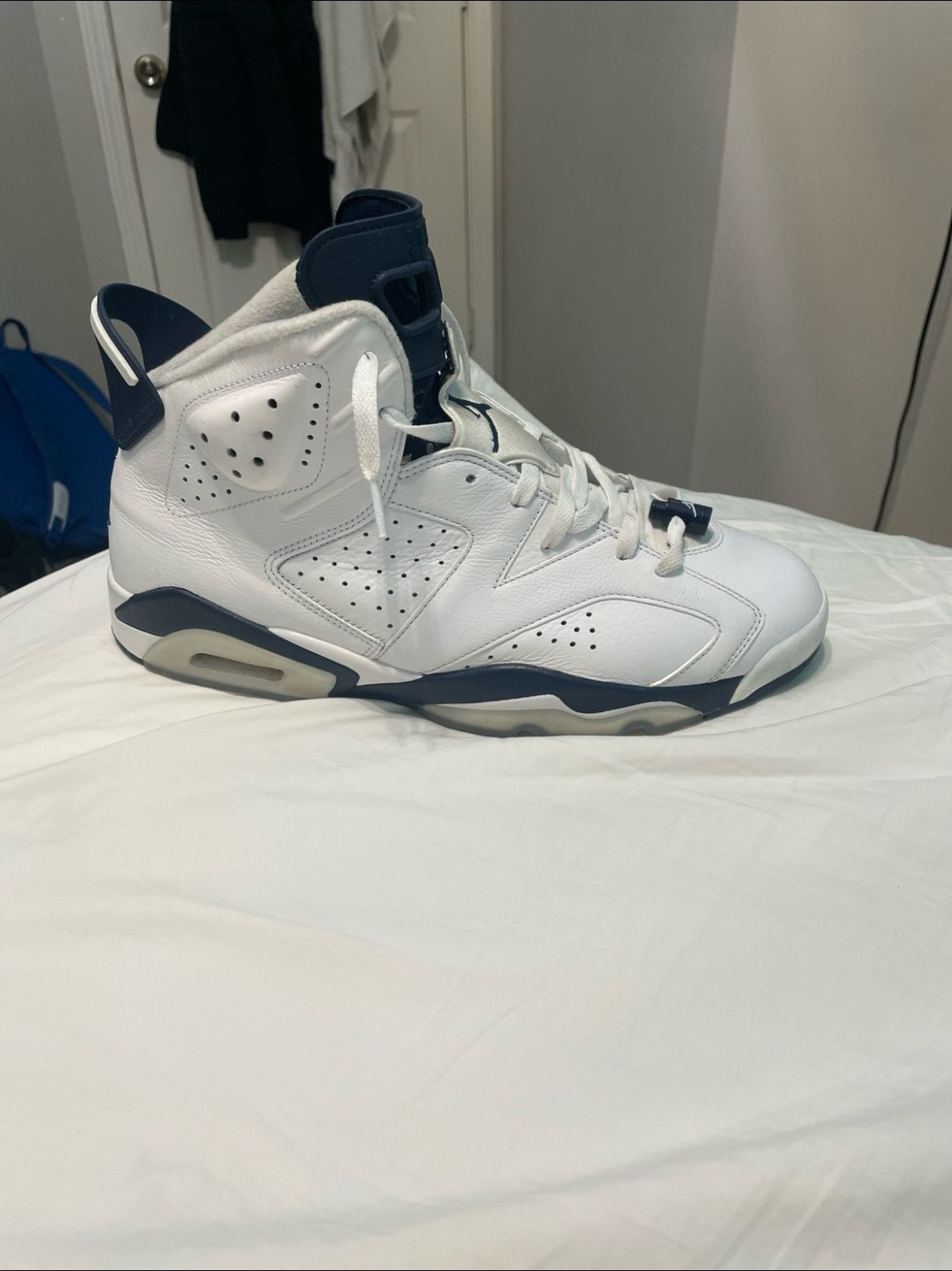 Nike Air Jordan 6 Retro Shoes in White/Midnight Navy