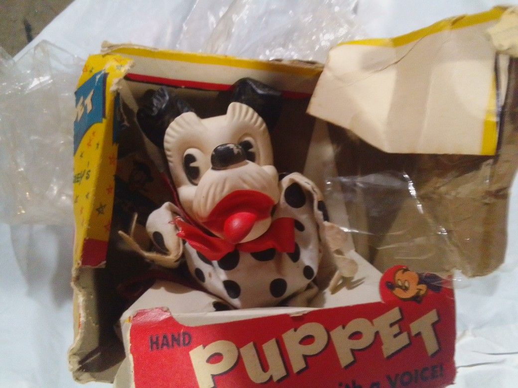 vintage Disney 101 Dalmatians hand puppet, 1960. Has box but is damaged. See pics for description 