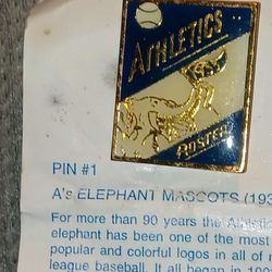 Pin #1 ELEPHANT MASCOTE 