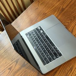 2019 MacBook Pro Touch Bar 