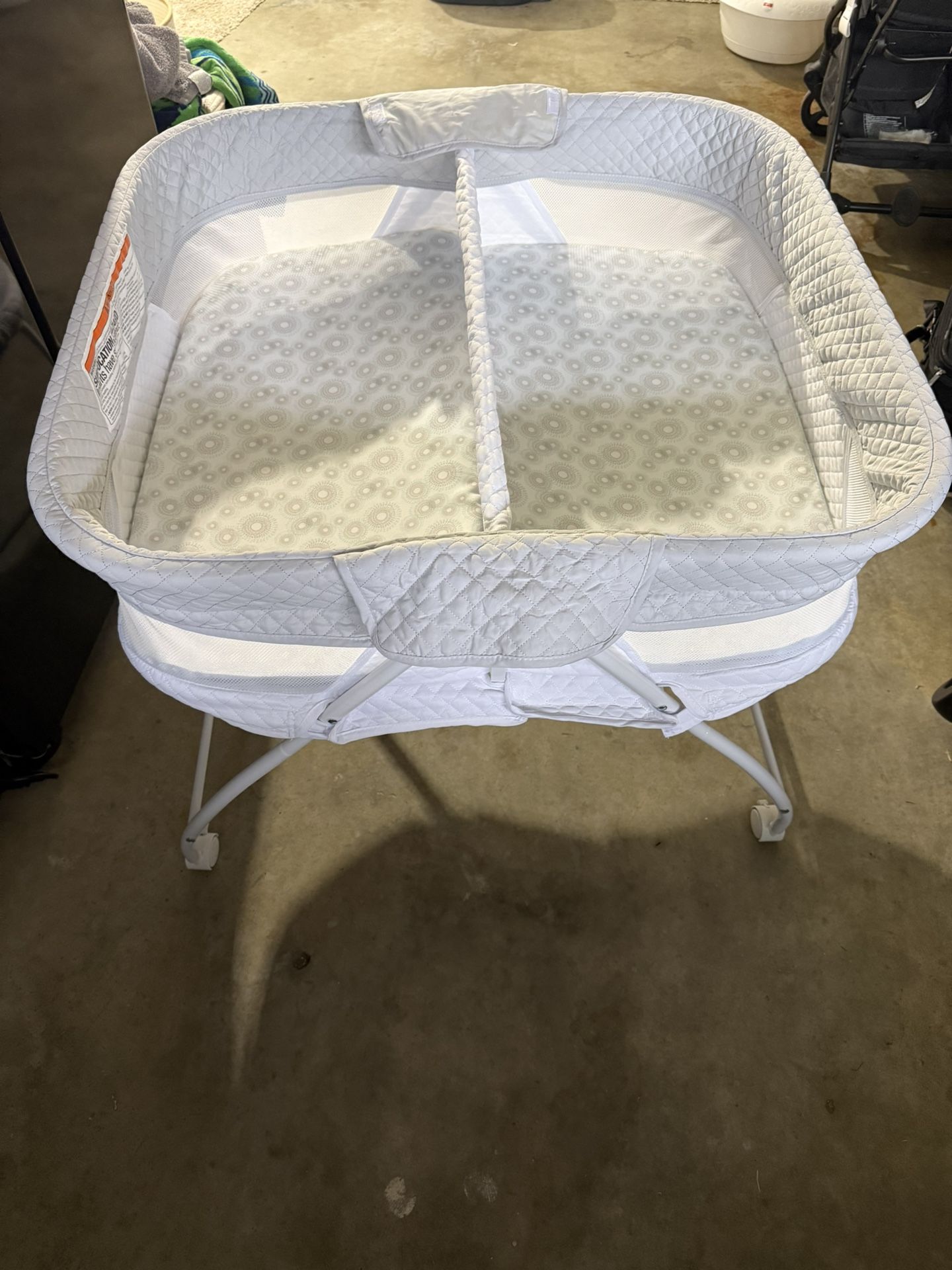 EZ Fold Ultra Compact Bassinet For Twins