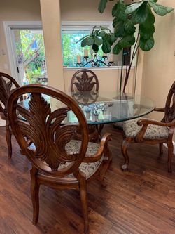 ✨ Elegant Solid Oak Dining Table & 4 Matching Chairs – Excellent Condition! ✨