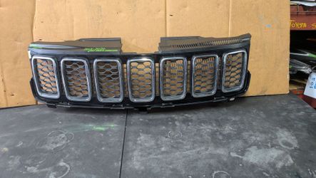 2017-2018-2019-2020 JEEP GRAND CHEROKEE GRILL OEM USED #12002