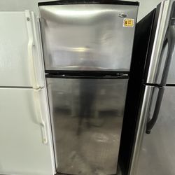 AMANA 28” TOP AND BOTTOM REFRIGERATOR 