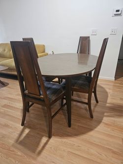 Vintage dining room table with chairs & leaf