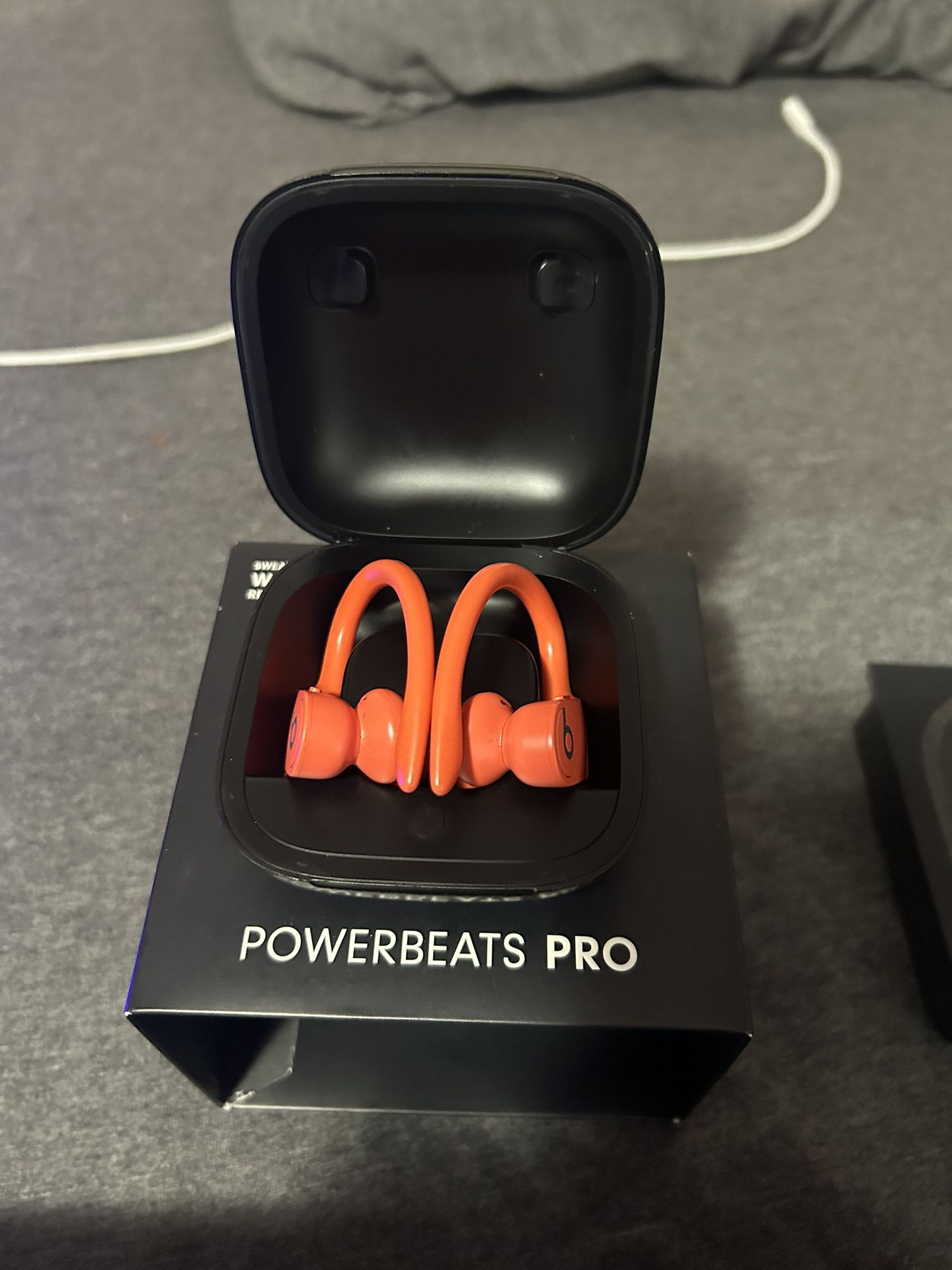 Wireless Powerbeats Pro (Lava Red)