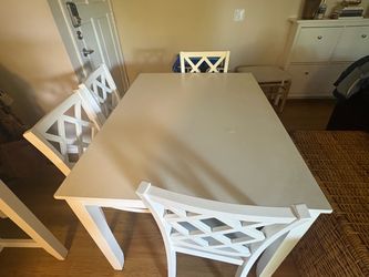 White table and 4 chairs