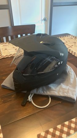 Full face Helmet, with Shield, mouth breather,&Zaire vents at back of Helmet. DOT APPROVED! SizeM