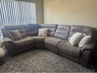 Reclining sectional couch
