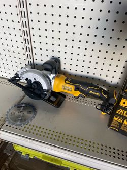 DEWALT ATOMIC 20V MAX Cordless Brushless 4-1/2 in. Circular Saw (Tool Only)