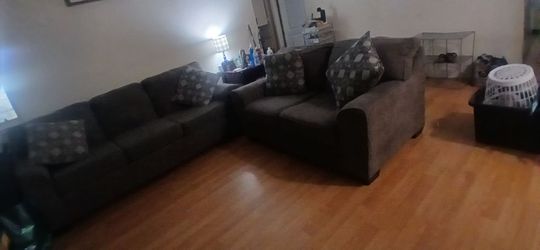 !!CHEAP USED COUCH!! $20 need it gone asap