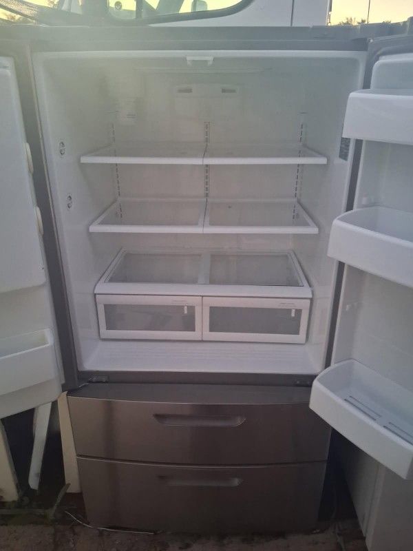 LG Fridge Apt Size 36 By 70 High Ice Maker And Water Despensor Works