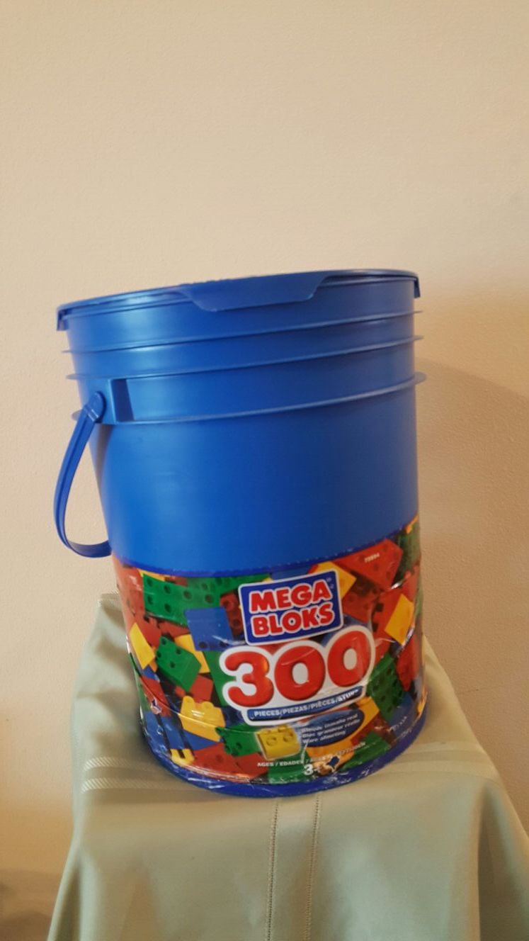 Mega Bloks 300 pieces