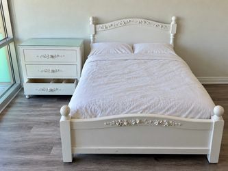 Vintage hand painted floral bed