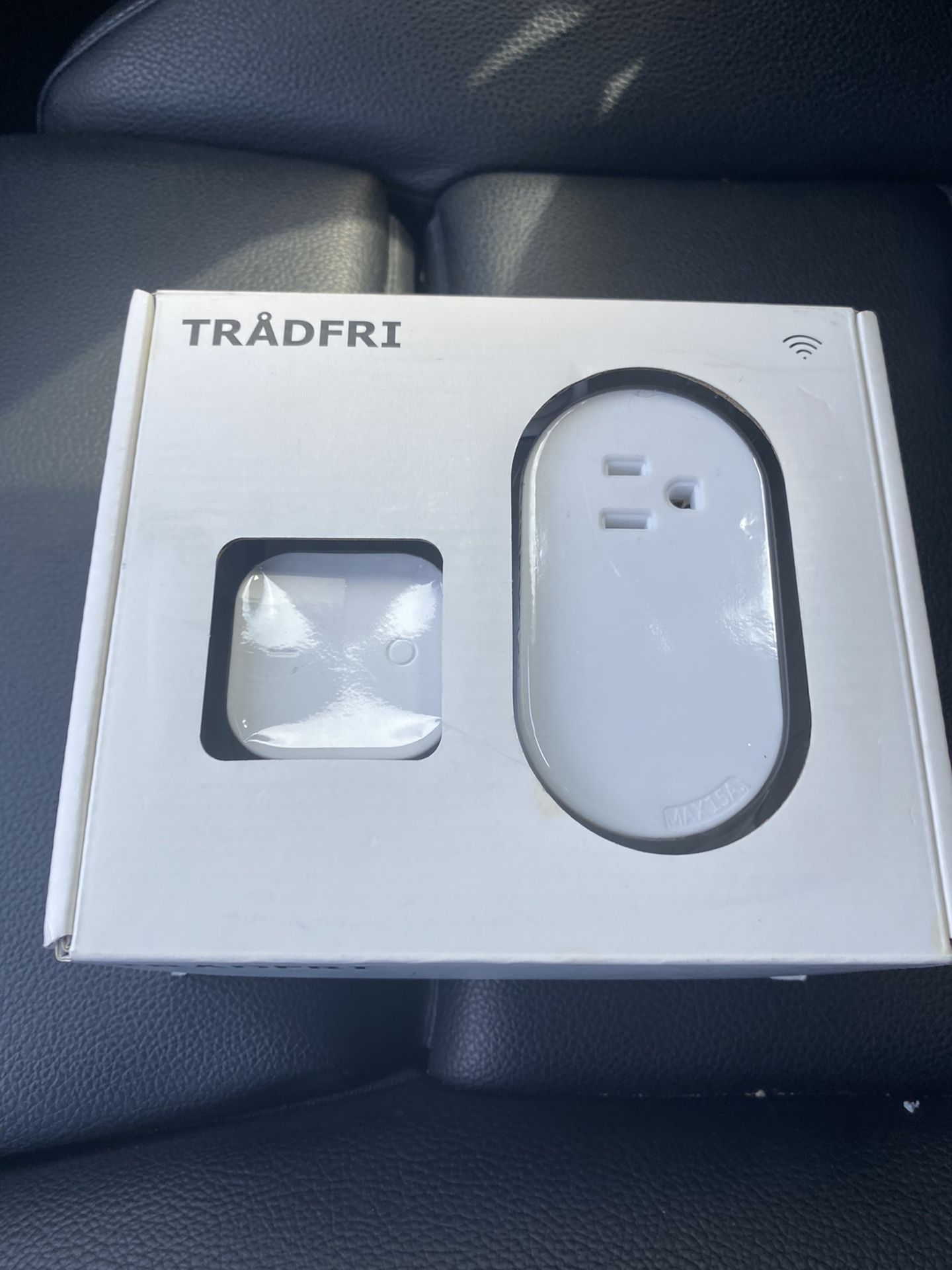 Smart lighting control outlet