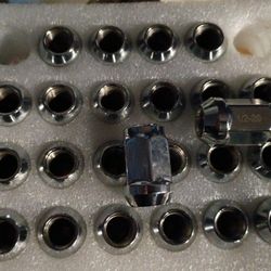Lug Nuts 24pcs