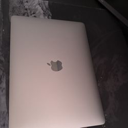 MacBook Pro 13in. 256 gb