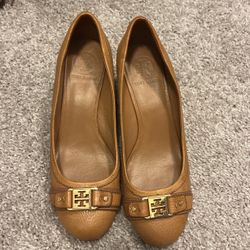 Tori Burch Wedges, Nude/tan 